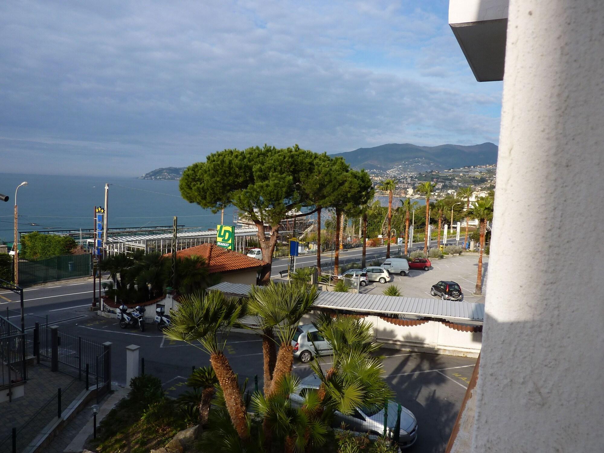 Hotel Ariston Montecarlo サンレモ エクステリア 写真