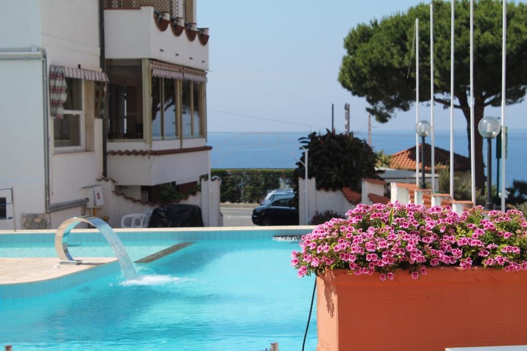 Hotel Ariston Montecarlo サンレモ エクステリア 写真