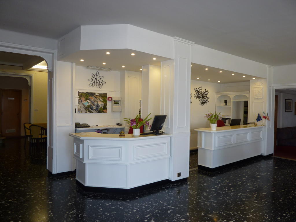Hotel Ariston Montecarlo サンレモ エクステリア 写真