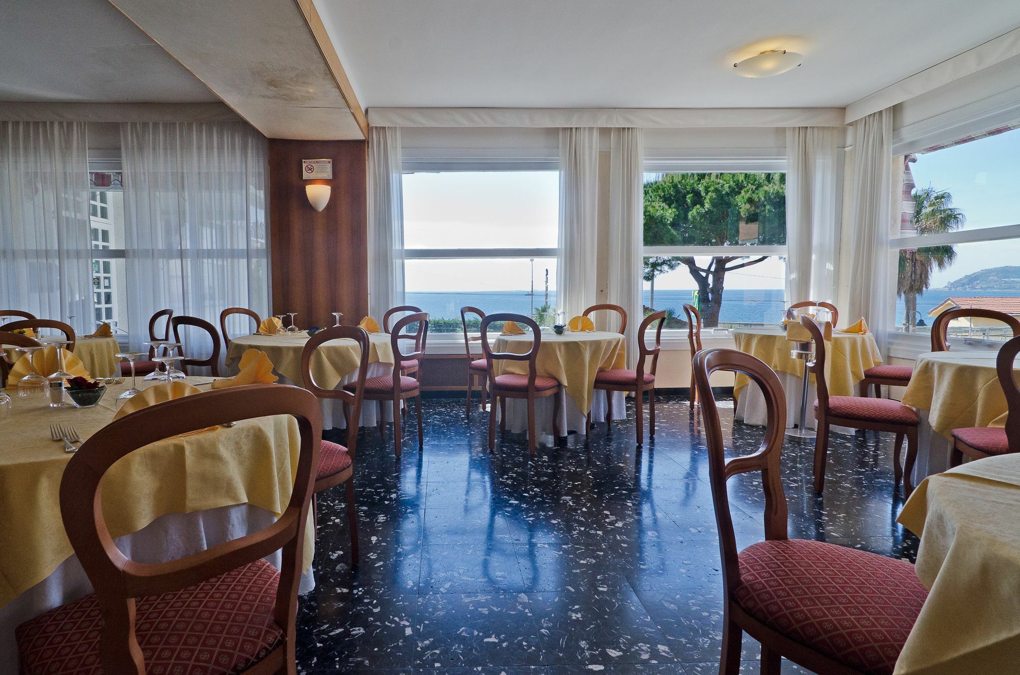 Hotel Ariston Montecarlo サンレモ エクステリア 写真